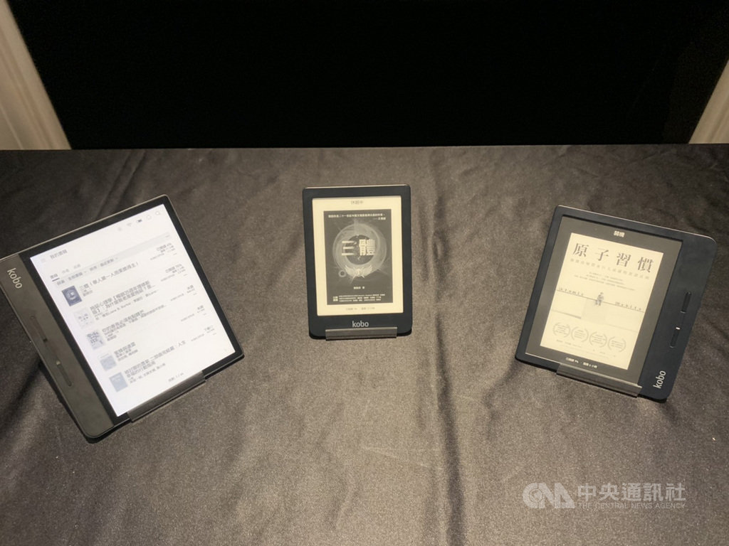 樂天Kobo 10日公布電子書閱讀習慣調查,會員裡有近5成讀者表示,在購買電子書的花費比例上,已超過紙本書。中央社記者陳政偉攝 108年12月10日