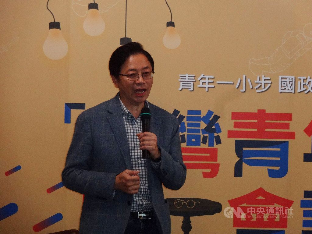 國民黨副總統參選人張善政10日在高雄出席台灣青年圓桌會議時表示,國民黨總統參選人韓國瑜當選後第一件事,會先做國道6號穿越中央山脈通往花蓮沿線的地質探勘。中央社記者陳朝福攝 108年12月10日