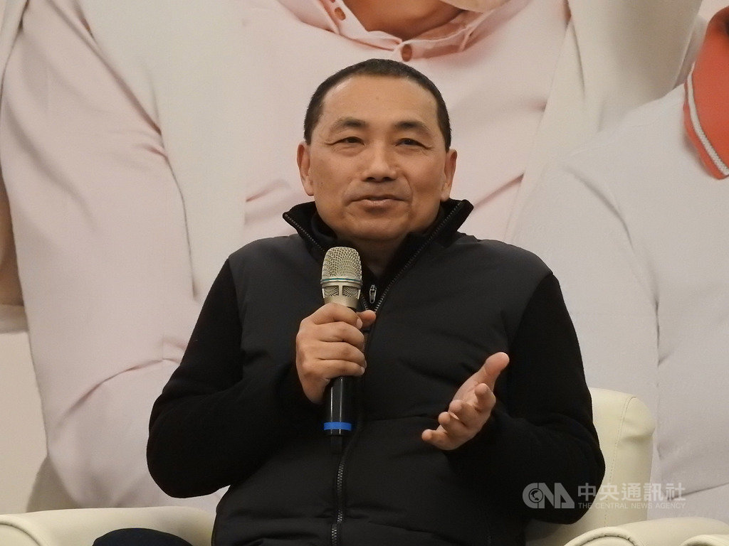 新北市長侯友宜10日參加社會局「晚年人生我做主」工作坊活動,他表示,由於警察出生入死,40年前就預立醫囑,要求妻子若他中槍命危時,不要插管急救,讓他好好走。中央社記者王鴻國攝 108年12月10日