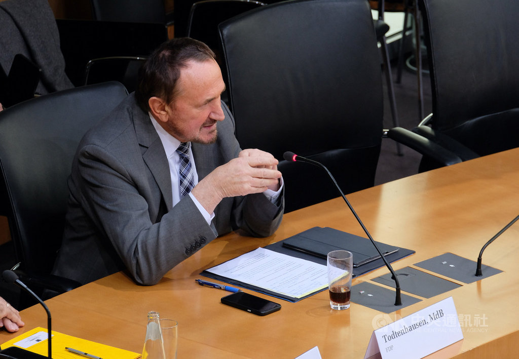 德國自由民主黨(FDP)議員托特豪森(Manfred Todtenhausen)9日在公聽會上對德國不願外交承認台灣感到不解。中央社記者林育立柏林攝 108年12月10日