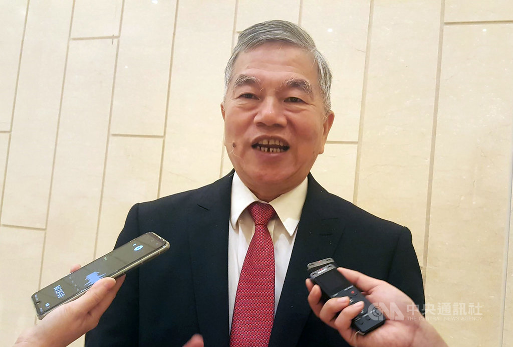經濟部長沈榮津10日出席中華民國國際經濟合作協會第5屆第4次會員大會前受訪,表示看好台灣5G發展在智慧醫療、智慧生產、智慧展館等場域出現殺手級應用。中央社記者廖禹揚攝 108年12月10日