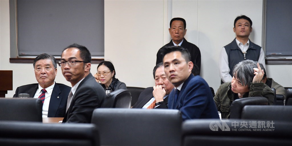 國民黨立法院黨團10日舉辦「反滲透法草案」公聽會,包括前國防部長高華柱(左)、前國安局長蔡得勝(左4)與相關學者都出席。中央社記者王飛華攝 108年12月10日