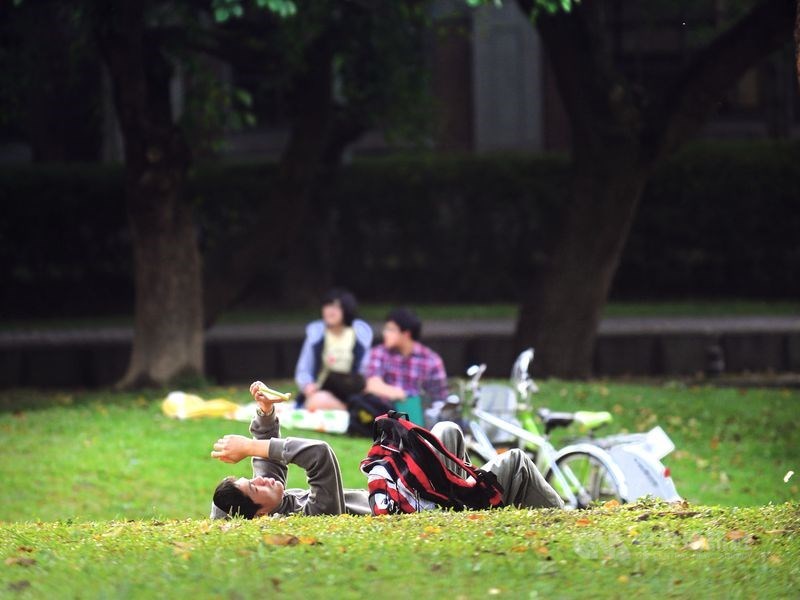 中央氣象局表示,10日白天溫度又將快速回升,高溫可達24至26度,日夜溫差接近10度。(中央社檔案照片)