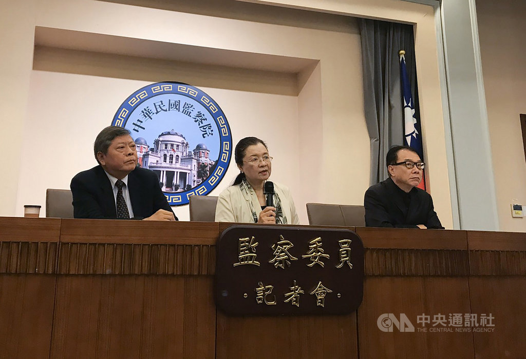 監察委員田秋堇(中)、趙永清(左)、林盛豐(右)11日表示,核四廠管理系統紊亂,若重啟恐有安全疑慮,因此糾正台電公司。中央社記者游凱翔攝 108年12月11日