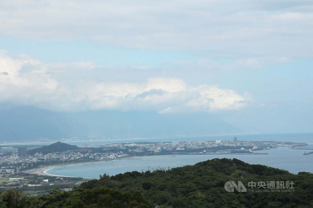 花蓮特有的元旦「F-16戰機迎曙光」活動,將從新城鄉七星潭風景區移師到花蓮市太平洋公園舉行,暫定上午6時開始。中央社記者張祈攝 108年12月11日