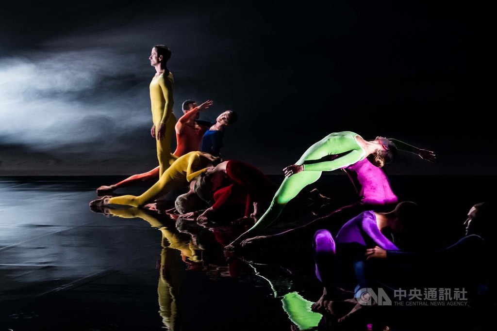 今年是現代舞大師摩斯康寧漢(Merce Cunningham)百歲冥誕,紀錄片「Cunningham 機遇之舞」除邀請舞者重現康寧漢重要舞作,也收錄康寧漢訪談,揭開他受「易經」影響,開創「機遇編舞法」(Chance Operations)的創作哲學。(天馬行空提供)中央社記者洪健倫傳真 108年12月11日