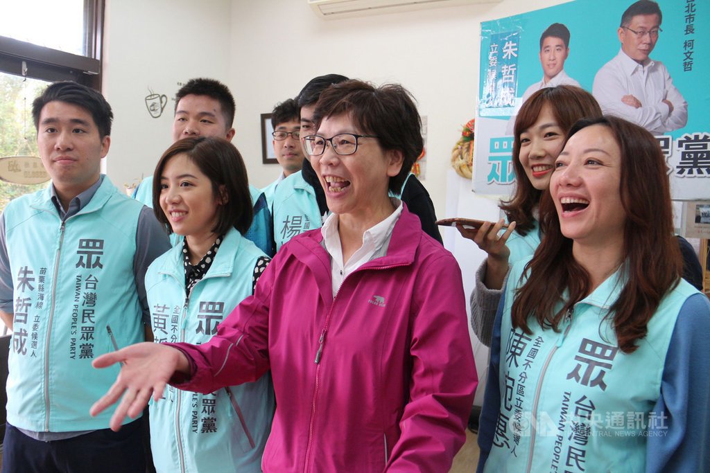 台灣民眾黨發起人蔡壁如(前右2)11日表示,台北市長柯文哲參選2024總統是一個目標,民眾黨這次全力拚戰國會席次,就是努力為他爭取2024入門票。中央社記者管瑞平攝 108年12月11日