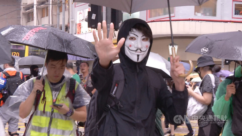 公視推出紀錄片「傾城之搏-香港反送中之路」,從歷史、社會架構分析反送中運動,並透過5名香港住民在運動中各自不同的角色,試圖探究港人參與的真實心境。(公視提供)中央社記者陳秉弘傳真 108年12月11日