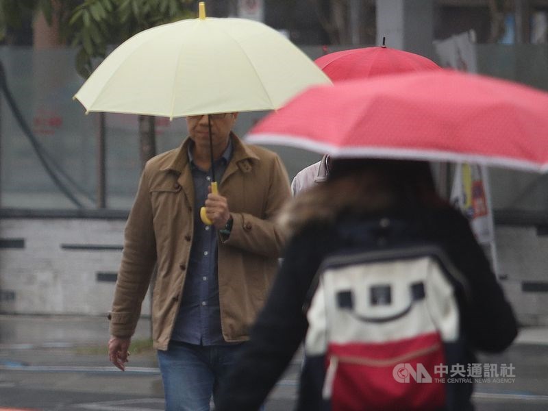 中央氣象局表示,11日大台北山區和宜蘭有局部短暫雨,中南部地區為晴到多雲的天氣。(中央社檔案照片)
