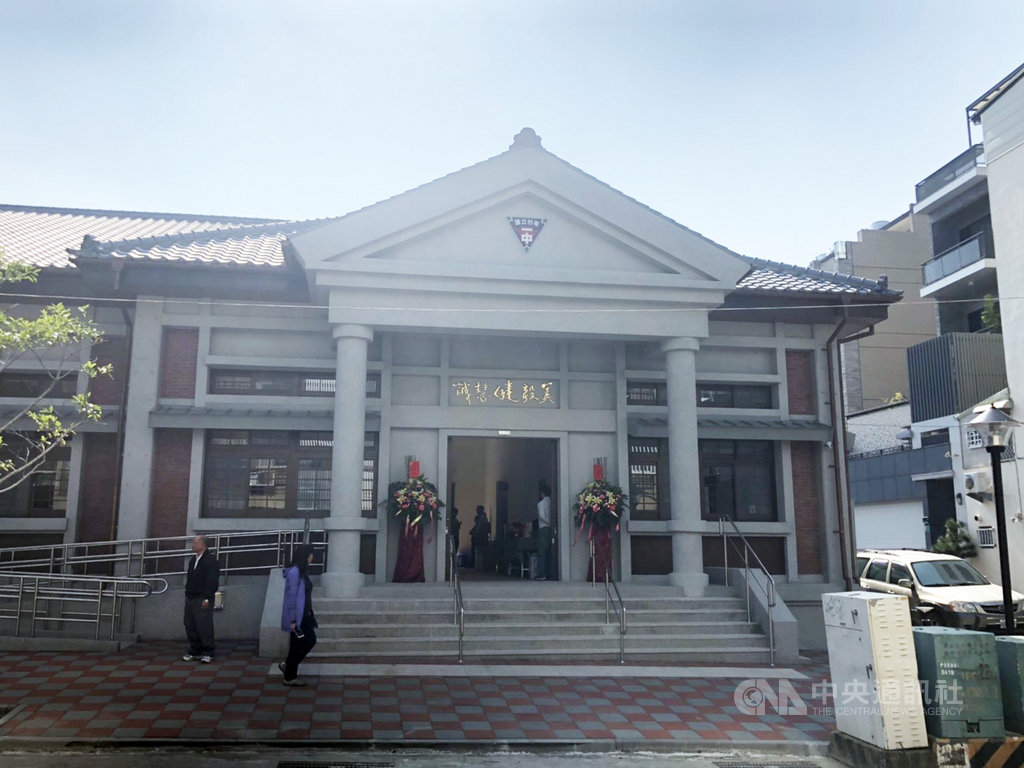 國立台南一中12日啟用依日治時期樣貌重建的武德殿,這是台南現有第3座武德殿,但因是重新建造,不具文資身分。中央社記者張榮祥台南攝 108年12月12日