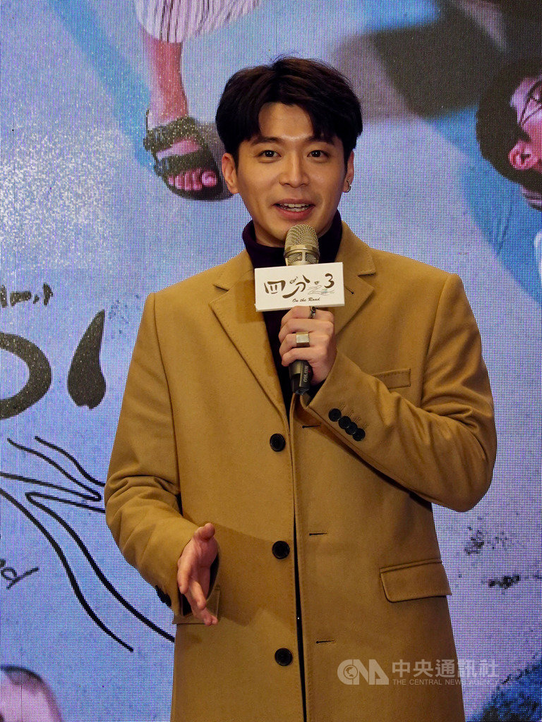 客家電視戲劇「四分之3」12日舉辦首播記者會,演員侯彥西飾演因地震而跛腳的失意工程師,為戲急速減重10公斤,他坦言希望挑戰自己的極限。(客家電視台提供)中央社記者陳秉弘傳真 108年12月12日