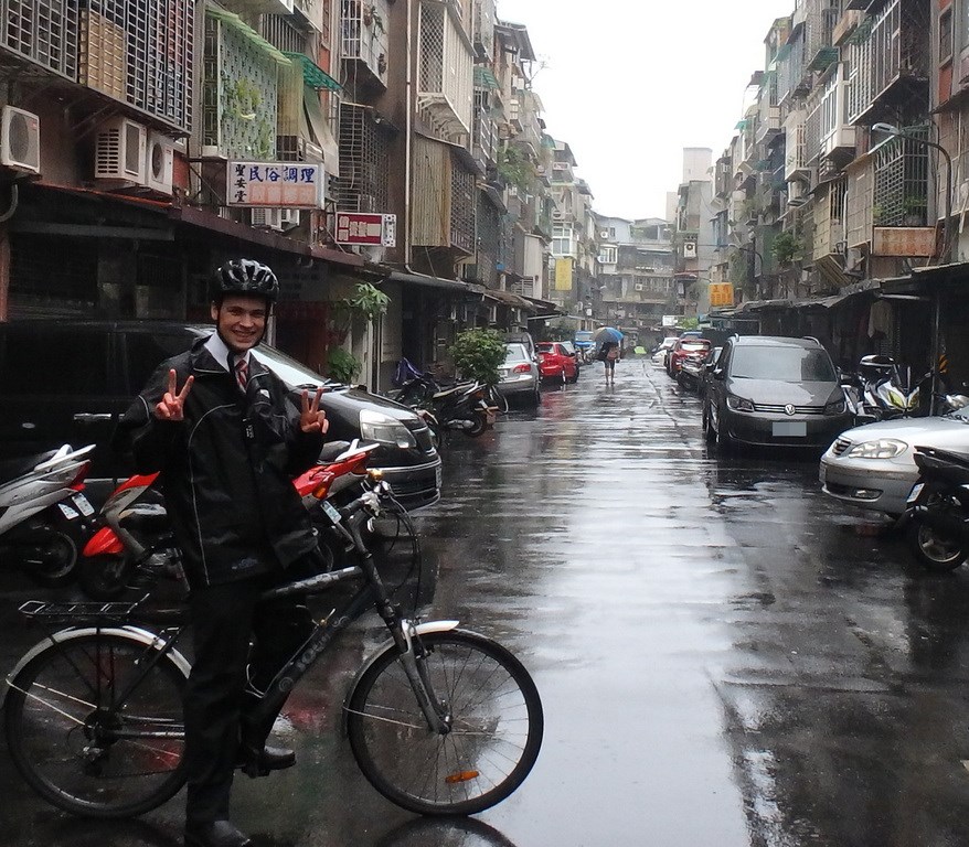 身為摩門教徒,霍克斯高中畢業後,曾花了兩年時間,騎著腳踏車行走台灣傳教,之後才回到美國猶他州,進入楊百翰大學就讀。霍克斯攝於104年9月27日。(霍克斯提供)中央社記者周世惠舊金山傳真 108年12月12日