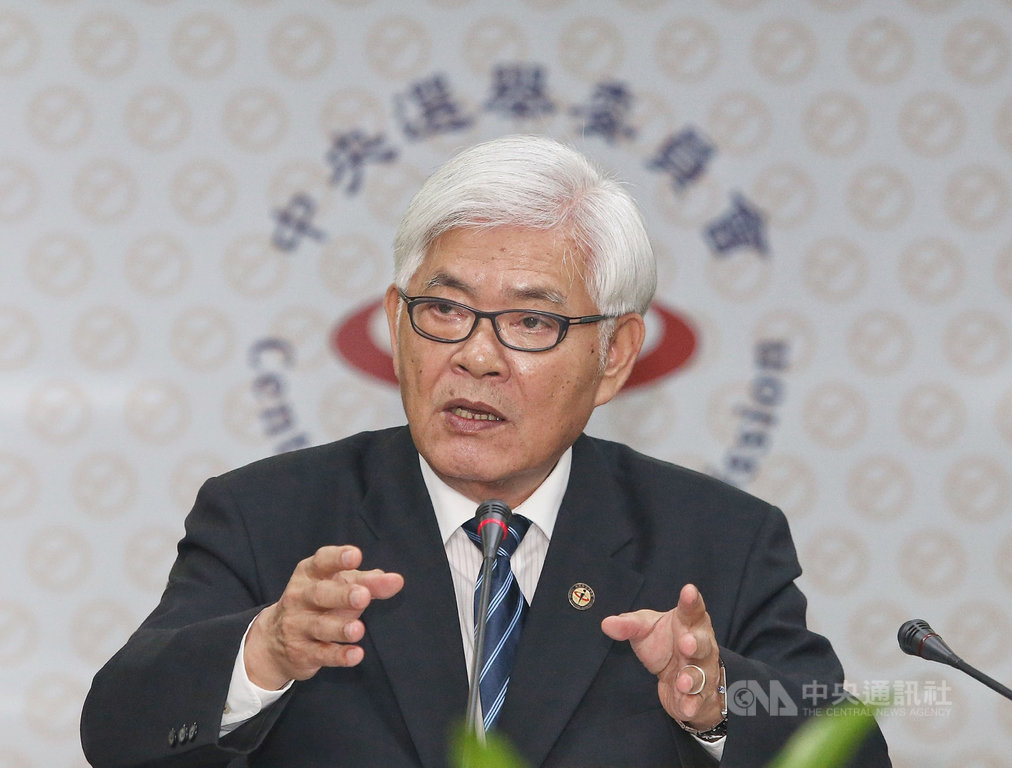 中央選舉委員會13日舉行第15任總統副總統競選活動起跑暨電腦計票及資安記者會,中選會主委李進勇表示,這次總統大選共有3組候選人,競選活動期間將自12月14日起至2020年1月10日止,為期28日。中央社記者郭日曉攝 108年12月13日