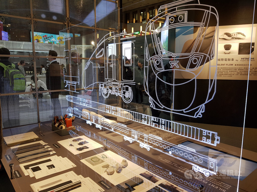 台鐵局13日起至15日在台北車站大廳舉辦「鳴日-台鐵美學復興」特展,展示2款台鐵新購列車,日本日立團隊設計的「城際電聯車」以台灣極簡風為主設計,黑灰為主色調,留白的部分展現空間感。圖為展出的城際電聯車設計過程。中央社記者鄭景雯攝 108年12月13日