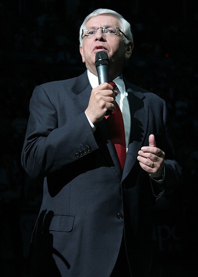 美國職籃NBA前總裁史登在腦溢血後,12日接受緊急手術。(圖取自維基共享資源;作者Cody Mulcahy,CC BY 3.0)