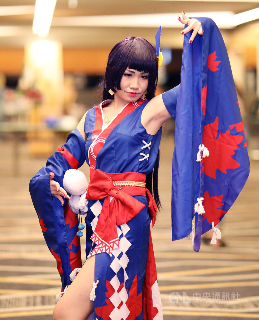 星馬動漫展裡逼真COSPLAY扮相吸睛,圖為甫落幕的新加坡亞洲動漫展中以陰陽師紅葉扮相現身的動漫迷。中央社記者黃自強新加坡攝 108年12月13日