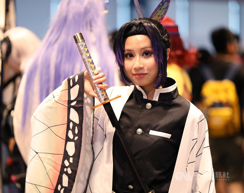 甫落幕的新加坡亞洲動漫展中以鬼滅之刃蝴蝶忍COSPLAY現身的動漫迷。中央社記者黃自強新加坡攝 108年12月13日