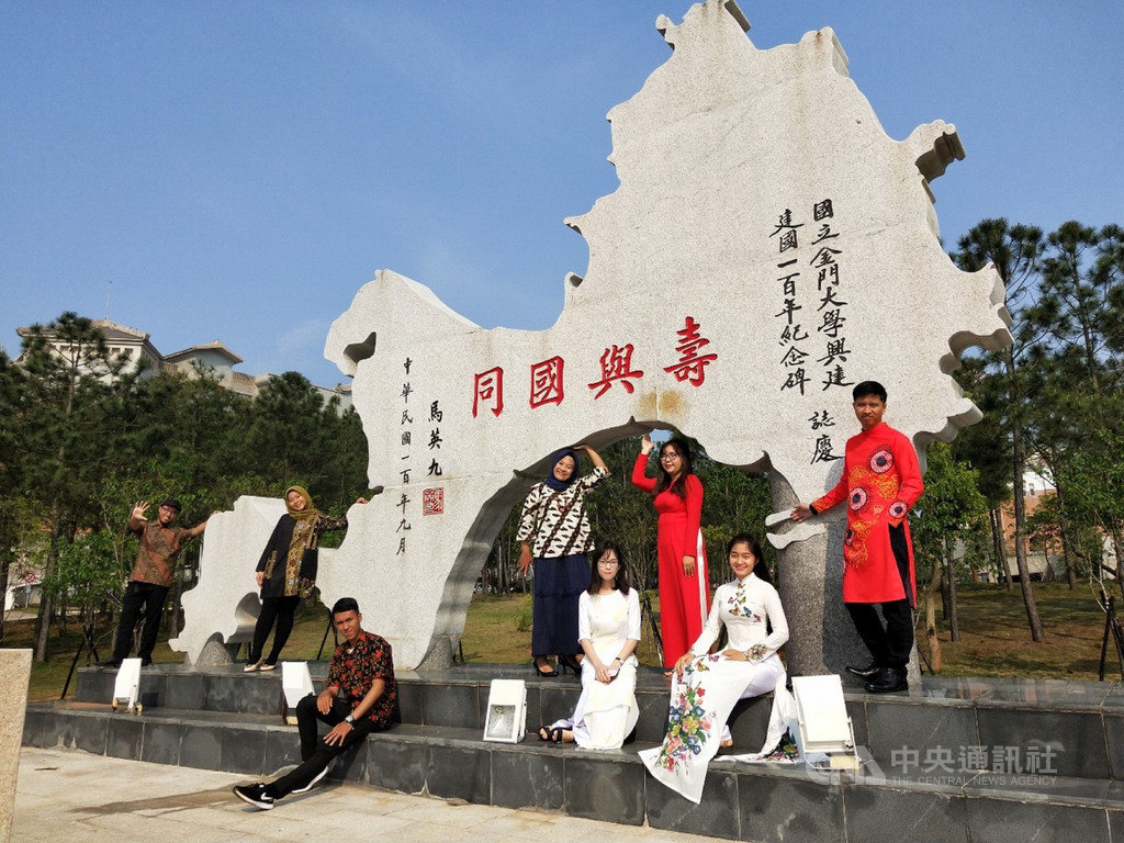 國立金門大學繼今年度辦理「新南向國家及先進國家優秀外國青年學子來台蹲點計畫TEEP」有成,2020年申請案再次獲教育部肯定,核撥高額補助款。圖為TEEP計畫學生合影。(金門大學提供)中央社記者黃慧敏傳真 108年12月14日