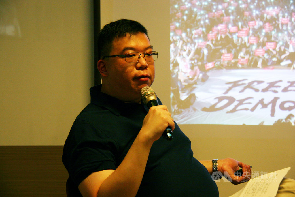 徐承恩(圖)是一名香港醫師,同時也是著名的本土派民間史學家。中央社記者繆宗翰攝 108年12月14日