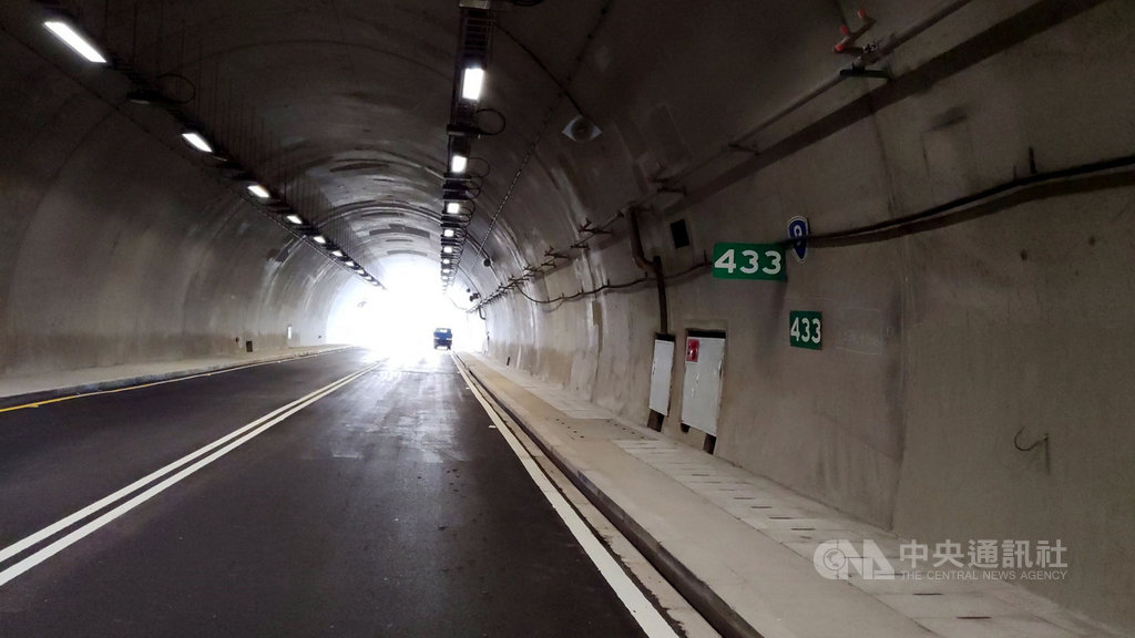 南迴公路拓寬工程「草埔隧道」完工,預計12月23日全線通車。中央社記者盧太城台東攝 108年12月14日