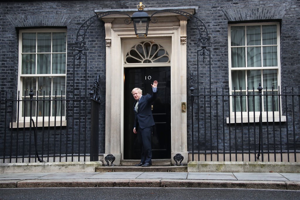 英國下議院選舉落幕,希望續留歐盟的蘇格蘭首席大臣施特金選後重提再度舉辦獨立公民投票的意願,但首相強生(圖)說,他不會同意。(圖取自twitter.com/10DowningStreet)