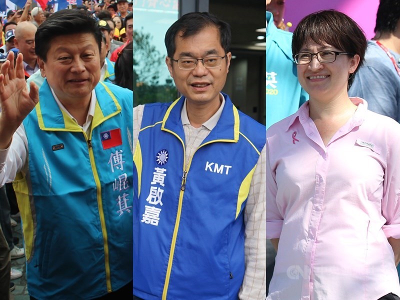 花蓮立委選戰,泛藍傅崐萁(左)、黃啟嘉(中)走掃街、逐家拜票的傳統選戰模式;民進黨蕭美琴(右)以音樂會、座談會和非典型童趣競總,拉近選民距離。(中央社檔案照片)