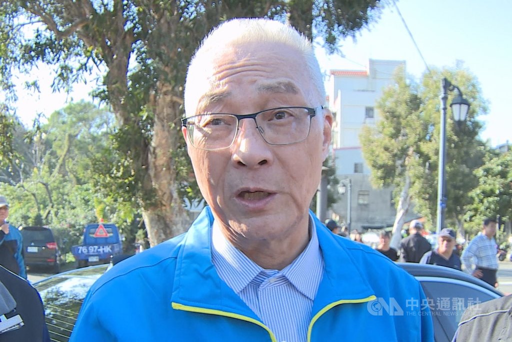 國民黨主席吳敦義(圖)15日受訪表示,不可能把國民黨提名的花蓮縣立委參選人黃啟嘉拿掉,用無黨籍的傅崐萁來代表國民黨參選,那是不可能的事。中央社記者吳睿騏桃園攝 108年12月15日
