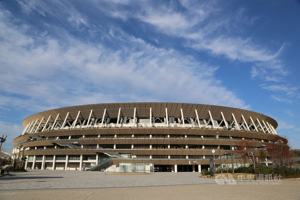2020年東京奧運暨帕運主場館國立競技場15日舉行竣工典禮。 因大量使用日本國產木材,被稱為「森林體育場」。採用日本傳統建築技法「和」的設計元素是主要特徵之一。中央社記者楊明珠東京攝 108年12月15日