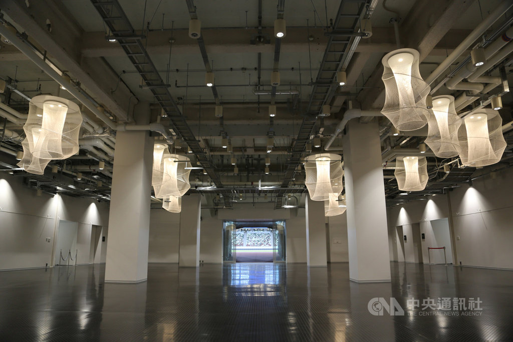 2020東奧主場館國立競技場15日舉行完工典禮。東奧期間選手將經由這扇門出場比賽。中央社記者楊明珠東京攝 108年12月15日