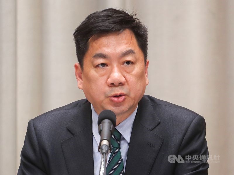 媒體報導,內政部政務次長陳宗彥14日出席活動、在上台講解時表示,政黨票投給小黨是浪費選票,呼籲新住民姊妹「看到民進黨蓋下去、蔡英文蓋下去」。(中央社檔案照片)