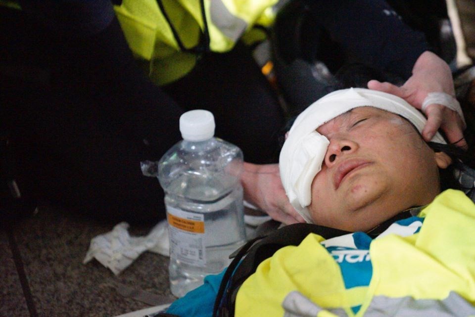 印尼記者英達(圖)採訪香港反送中運動遭港警打傷致失明,她要求公布開槍員警身分遭拒絕。(眾新聞提供)