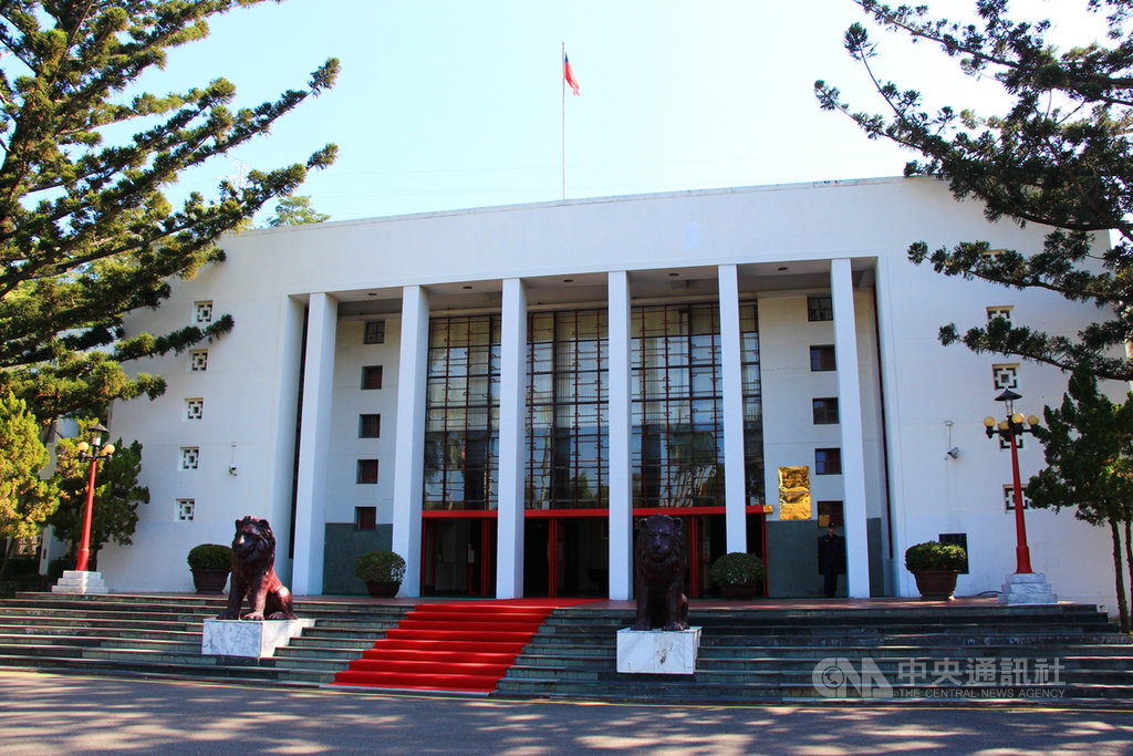 立法院民主議政園區16日揭牌,園區內的台灣省議會過去是台灣的議政中心,曾監督政府施政長達30年,民國87年台灣省議會隨著精省而裁撤。中央社記者蘇木春攝 108年12月16日