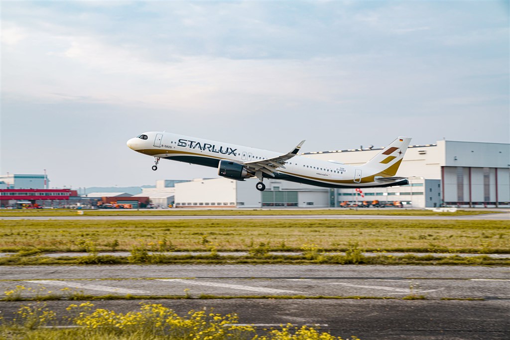 星宇航空機票16日上午11時開賣,澳門首班機6分鐘就賣完,澳門第2班到中午也售完,峴港首班機9分鐘後就沒票,檳城首班機11分鐘也售罄。(圖取自facebook.com/starluxairlines)