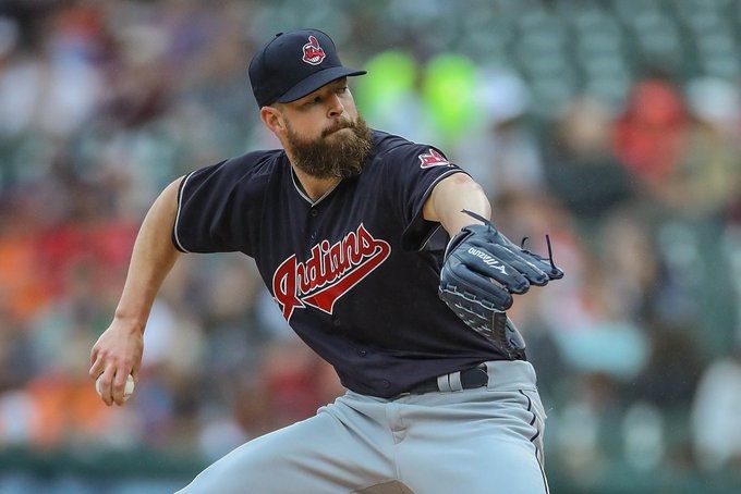 MLB克里夫蘭印地安人據傳正在敲定一項交易案,可能會把兩度榮獲美國聯盟賽揚獎的陣中強投克魯柏(圖)交易到德州遊騎兵。(圖取自twitter.com/CKluber)
