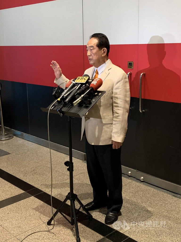 綠黨不分區立委參選人王浩宇昨天在2020大選國會政黨辯論會,提及親民黨總統候選人宋楚瑜接受新華社專訪時,表示贊成一國兩制協商。對此,宋楚瑜回應時連說3次「胡說八道」。中央社記者郭建伸攝 108年12月16日