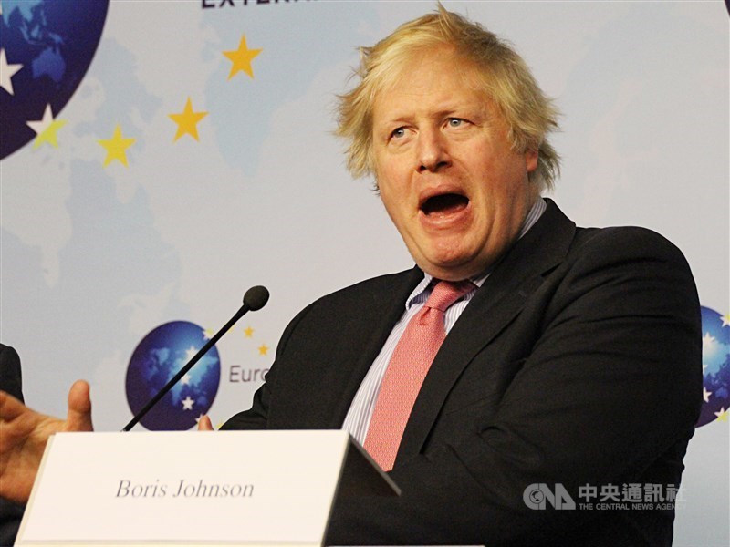 首相強生(圖)先前批評BBC的選戰報導,15日又說想取消BBC賴以維生的電視執照費。(中央社檔案照片)