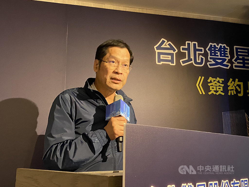台北車站雙子星大樓開發案17日舉行簽約儀式,預計2026年完工,投資方代表台北雙星公司董事長許崑泰說,一定會盡力提前完工。中央社記者吳家豪攝 108年12月17日