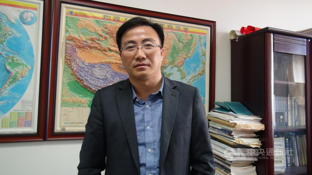 因香港反送中運動,北京對港澳特區施行的「一國兩制」受到高度質疑,但中國人民大學法學院教張龑認為,香港抗爭非關一國兩制,而是回應社會形勢的變化。中央社記者周慧盈北京攝 108年12月17日