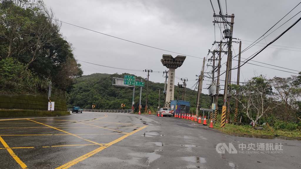 台東安朔至屏東草埔南迴改新路線12月23日通車,台東縣警察局19日表示,原有道路車流量將驟減,為避免因車少用路開快車,將啟用「區間測速」,希望有效促使駕駛均能依速限行駛,提高行車安全。中央社記者盧太城台東攝 108年12月19日