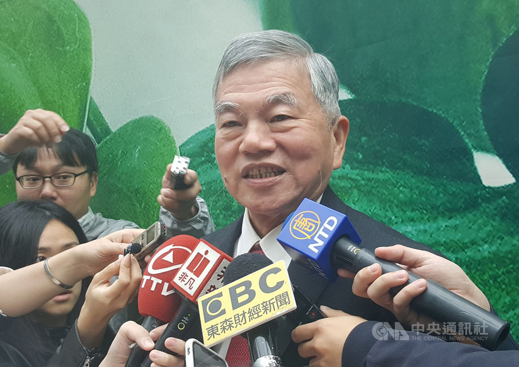 經濟部長沈榮津23日出席經濟部年終餐敘前受訪表示,台商回台、根留台灣、中小企業等投資台灣3大方案3年內總投資額上看新台幣1.2兆元,明年將以中小企業為主力。中央社記者廖禹揚攝 108年12月23日