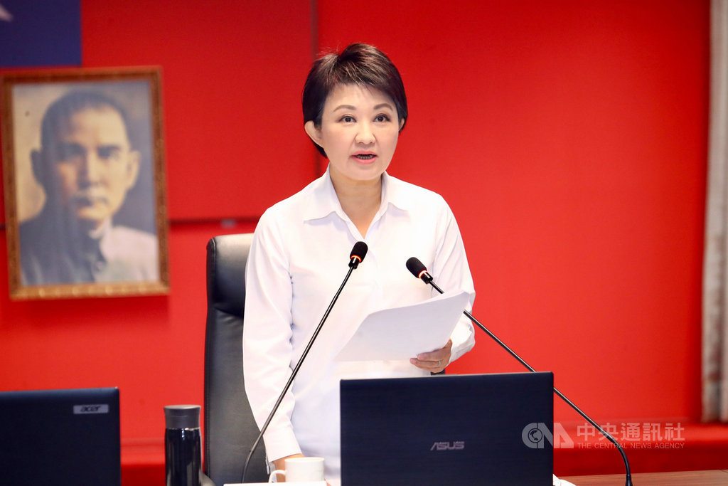 台中市長盧秀燕25日宣布,台中火力發電廠生煤使用量經兩次稽查限期改善,第3次複查仍繼續超量用煤,違規情節重大,決定廢止第2及第3號機組許可證。中央社記者郝雪卿攝 108年12月25日
