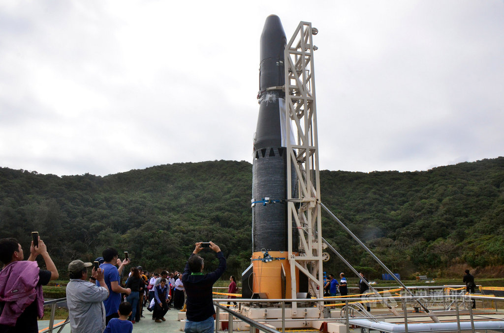 晉陞太空科技公司計劃在台東南田海邊發射火箭「飛鼠一號」,26日開放當地村民參觀,業者指出,若南田基地順利完成,每週將可發射2枚火箭,可直接帶動地方觀光產業。中央社記者盧太城台東攝 108年12月26日