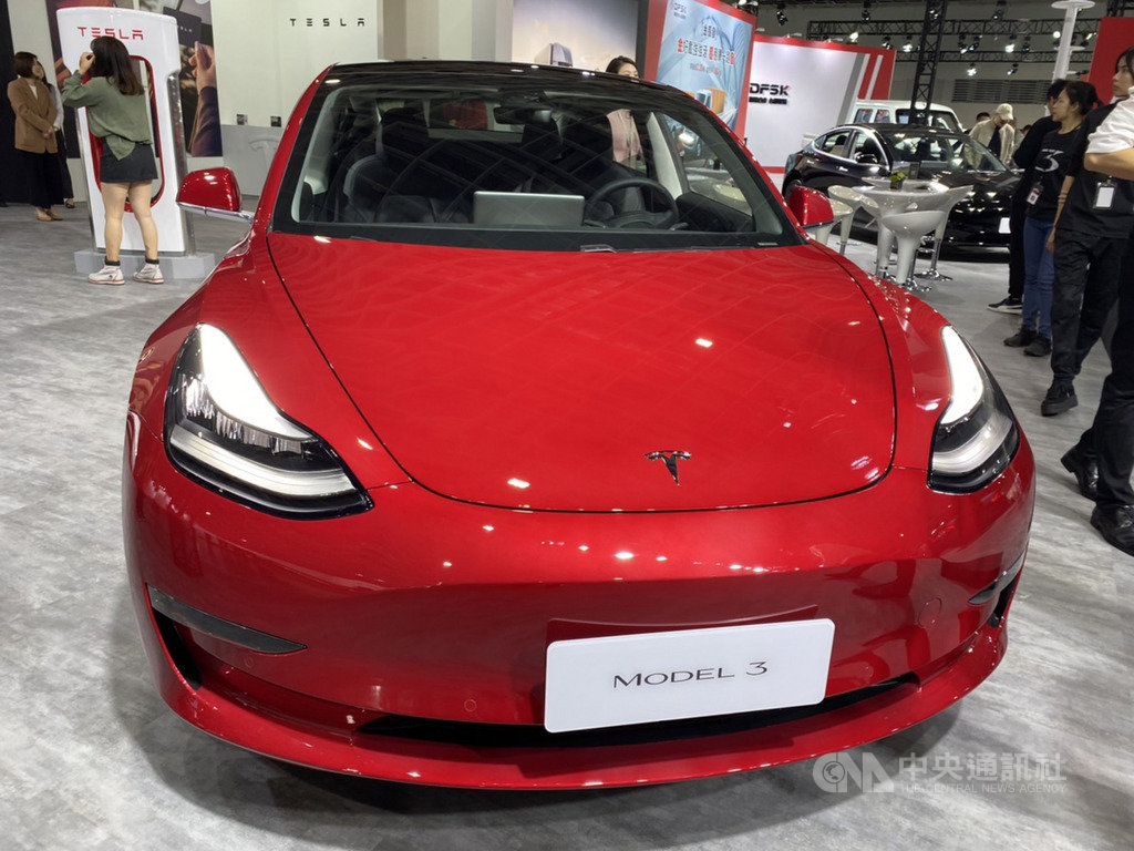 電動車大廠特期拉(Tesla)宣布Model 3在台灣12月掛牌數已突破千輛,有機會改寫電動車於台灣單月掛牌紀錄,明年將達成25座超級充電站。中央社記者韓婷婷攝 108年12月27日
