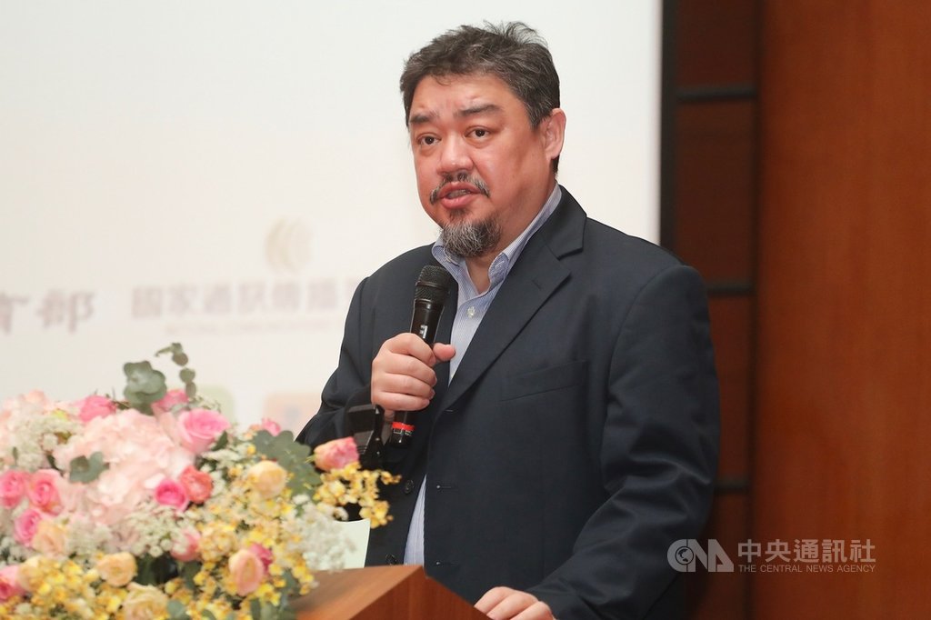 無國界記者組織榮譽董事吾爾開希27日在台北出席首屆台灣新聞界國際會議時表示,台灣獨立新聞面對威脅,包括面對民主的敵人,還有利用民主體制達成自我利益的政黨、政治人物或企業,或者是某種利益的代理人,來貫徹個人私利目的;面對這般挑戰,要建設一個承擔責任的公民社會,就是要有獨立的新聞。中央社記者裴禛攝 108年12月27日