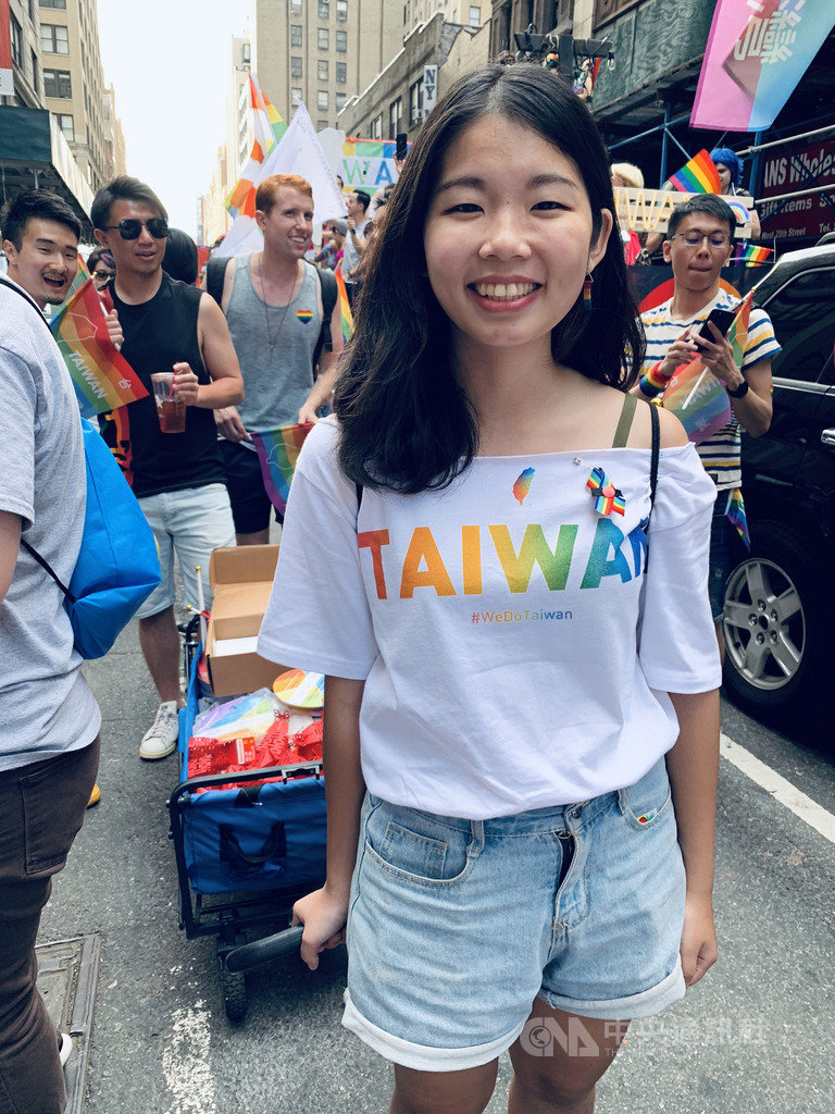 美國有線電視新聞網(CNN)日前選出今年推動變革的5名亞洲青年,其中一人為致力推動婚姻平權的同婚團體「婚姻平權大平台」組織經營專員翁鈺清(前)。(翁鈺清提供)中央社記者吳欣紜傳真 108年12月28日