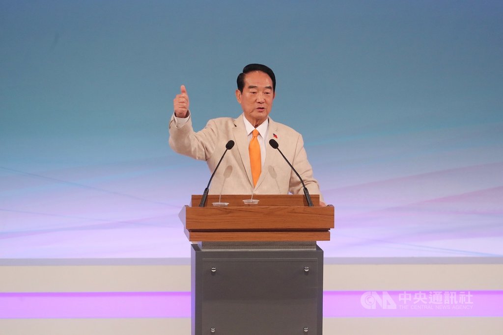 2020總統大選電視辯論會29日下午在公視登場,親民黨總統候選人宋楚瑜會中表示,台灣要靠結合智慧一起奮鬥,而不是只問藍綠,讓藍綠成為「爛兄爛弟」。中央社記者裴禛攝 108年12月29日