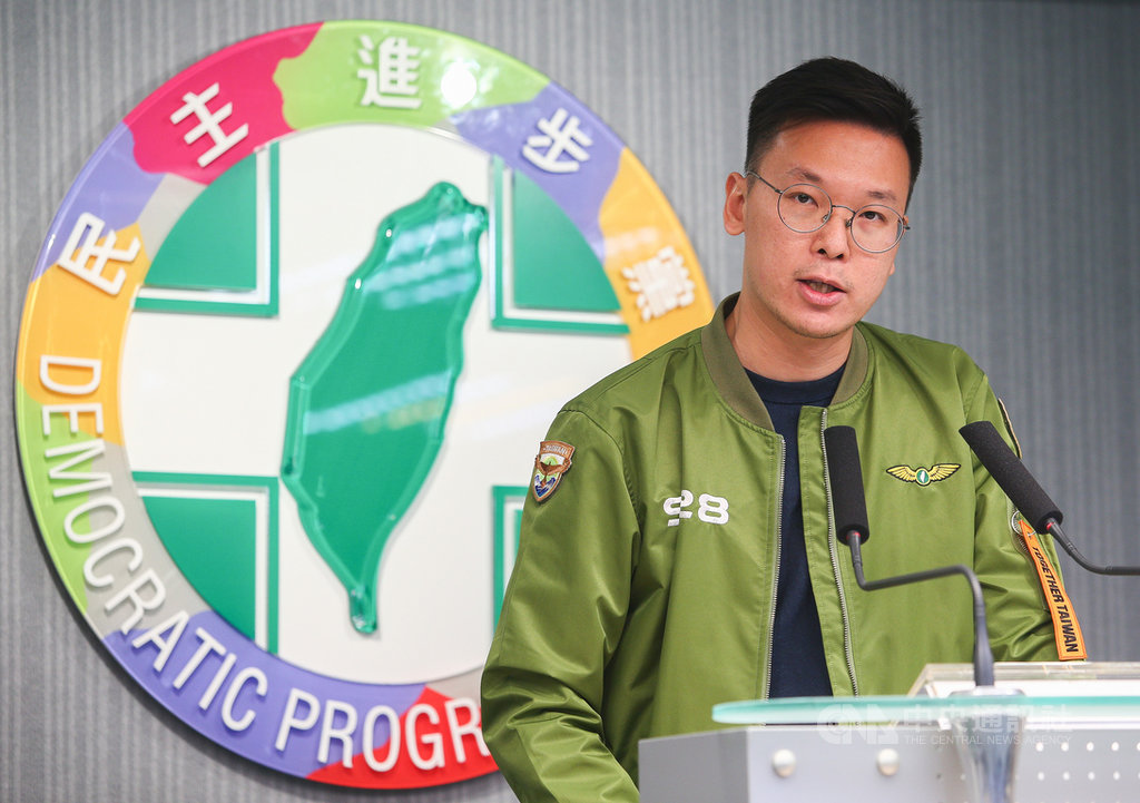 立法院會31日三讀通過反滲透法,民進黨副秘書長林飛帆傍晚在記者會中表示,反滲透法通過,是台灣要向中國和全世界傳遞一個重要訊息,就是台灣有捍衛自由民主、力抗中國滲透的意志。中央社記者謝佳璋攝 108年12月31日