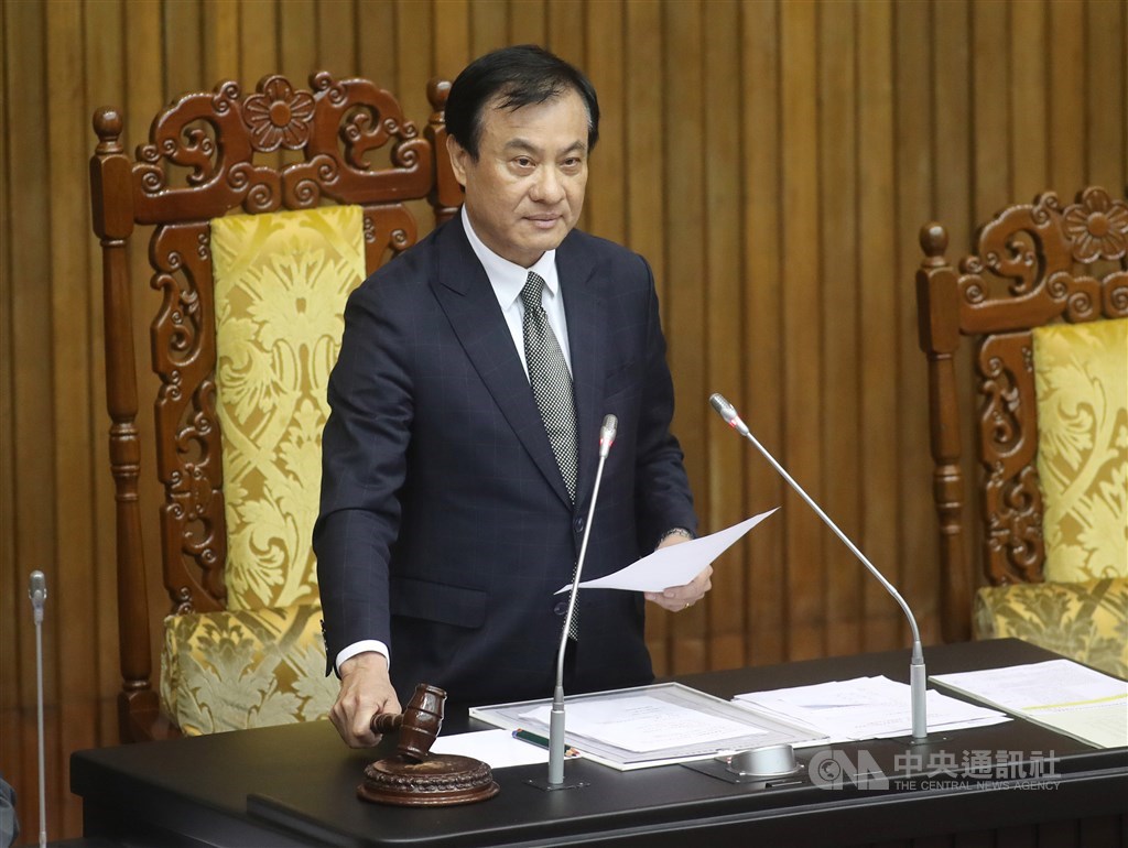 立法院會31日三讀通過反滲透法,雖然國民黨團、親民黨團表達反對意見,但在民進黨團人數優勢下,在表決大戰中仍讓反滲透法順利三讀,立法院長蘇嘉全敲槌,正式宣布反滲透法三讀通過。中央社記者張皓安攝 108年12月31日