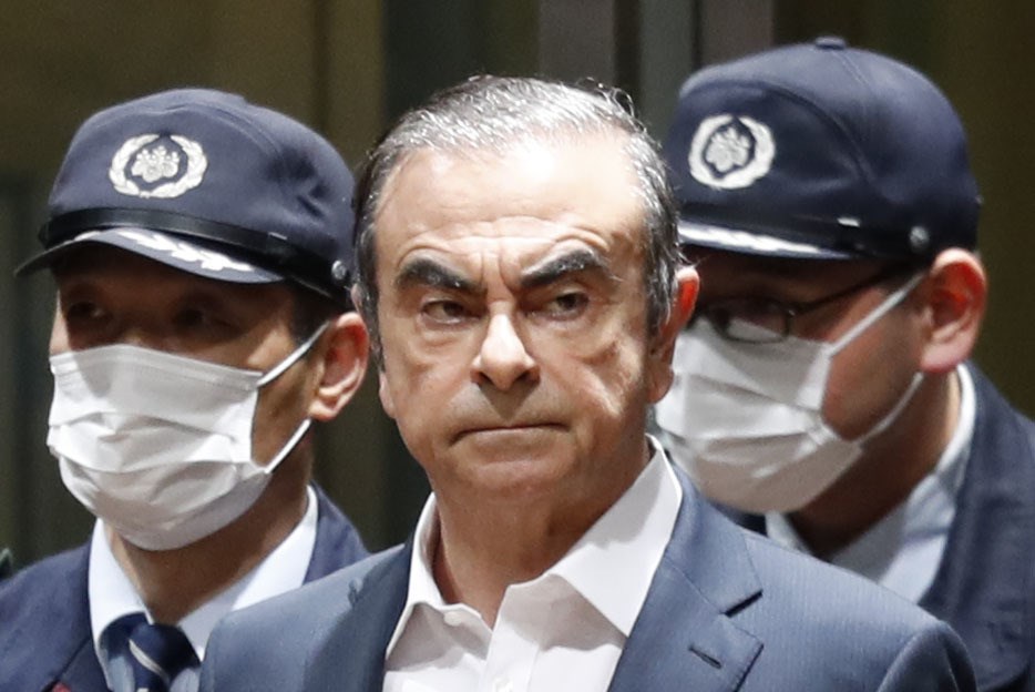 日產汽車公司前董事長戈恩(前)從日本棄保潛逃至黎巴嫩,兩位了解內情的人士2020年1月1日透露,戈恩已會晤過黎巴嫩總統奧恩。(檔案照片/共同社提供)