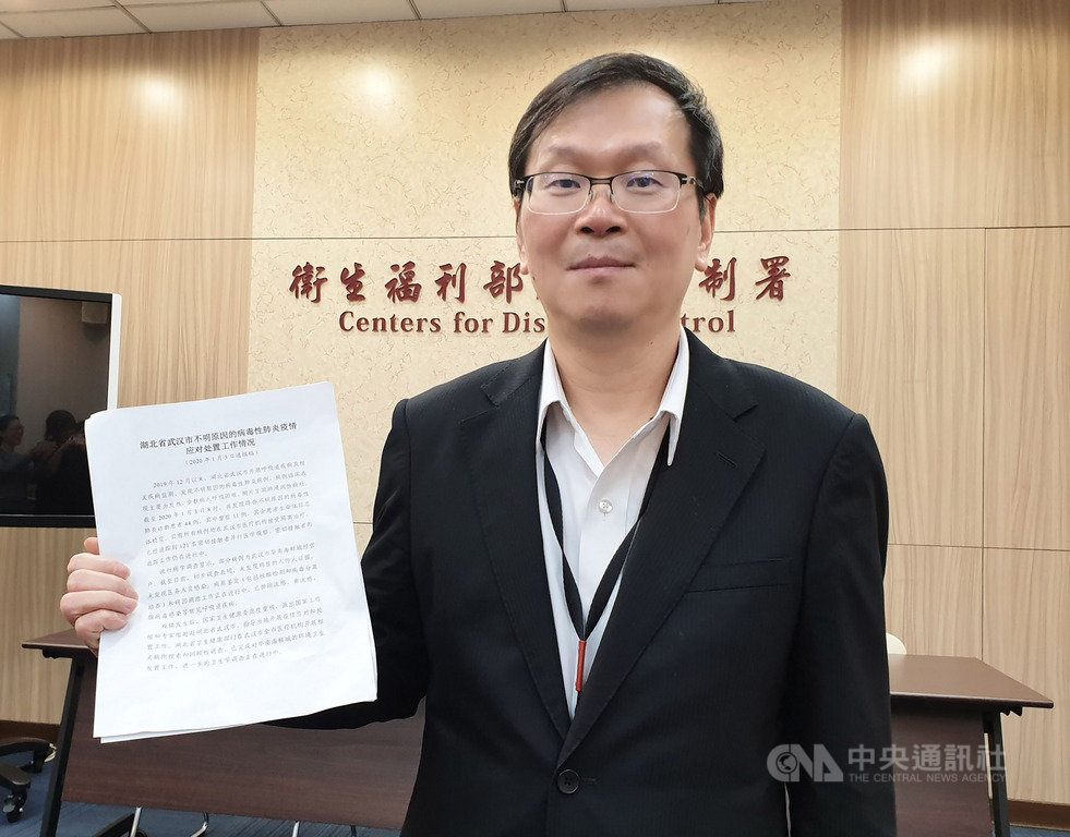 疾管署副署長莊人祥3日表示,下午接獲中國回覆有關武漢市不明原因肺炎的最新疫情,致病原和感染源仍待釐清,無法排除是新型冠狀病毒疾病。中央社記者陳偉婷攝 109年1月3日